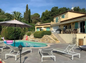 Villa lumineuse et spacieuse, au calme, grande piscine, grand jardin avec oliviers